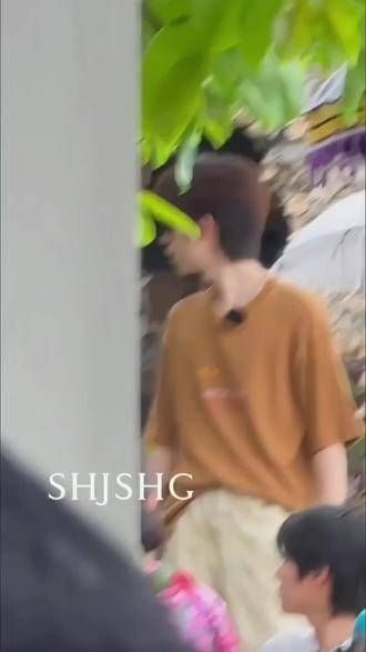 清爽大男主,宝宝来到了巴厘岛,享受夏日时光,真的瘦了,宝宝辛苦了…