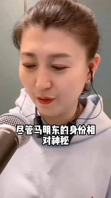 闫学晶和她的现任丈夫,两人都是圈内的知名人物
