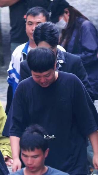 拍到了很多人,满眼都是你的身影!真想用美丽来形容你!魏大勋是金子总会发光