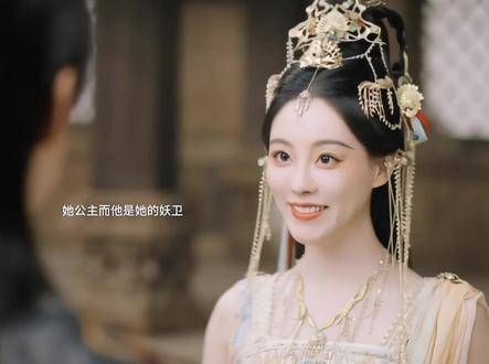 哪怕身份相悖,两人注定难成眷侣,但爱就是如此,最终她在他的怀抱中…