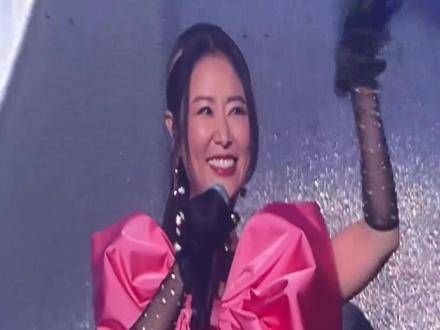 林心如亮相苏有朋演唱会,一曲献给恩师琼瑶,令苏有朋泪洒现场…