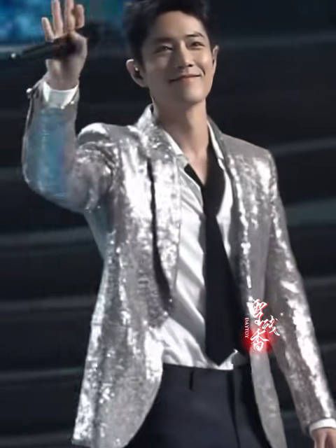 曾经那个勇敢无畏的少年,已经长成了万众瞩目的大明星了~xz