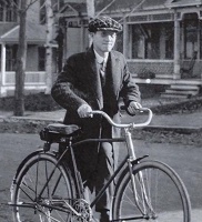 徐志摩死后，陆小曼的存折连续18年每月打进300元，谁在供养她？