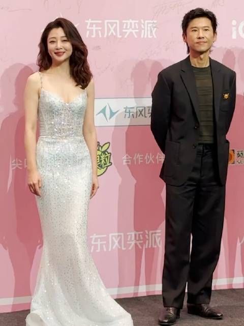 殷桃活动现场 这曲线…这就是成熟女人的韵味么?感觉快要溢出屏幕了