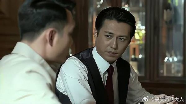 为了不让孤狼看出破绽,三兄弟联手演戏,明台被整惨了