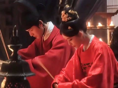 你看他们俩多般配啊!