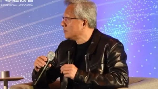 黄仁勋:普通中国人的一生充满了痛苦和磨难…