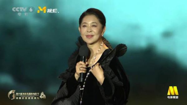 它展露爱情的甜蜜与痛苦,也演绎亲情的救赎和对命运的抗争