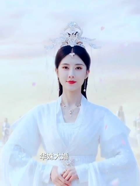 在华姝大婚之日,众人都沉浸在她的喜悦中,唯有她父亲默默地红了眼眶…