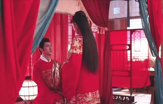 大婚之夜,一个浮想翩翩,一个讲国家局势,真的被逗笑了…