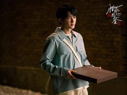 沈翊在《猎罪图鉴2》中的表现,仿佛被小红裙迷惑了心智,行为有些失控