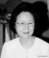 琼瑶留下最后的遗憾：25亿遗产无人认领，继子女为何与她决裂？