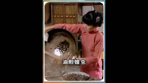 乡下农田遭遇了百年不遇的蝗灾,女人却把蝗虫做成了美食