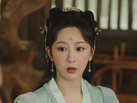 小夭在任何人面前额头上都带有印记,唯有相柳例外