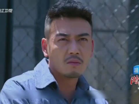 男人想出越狱的办法,不料却被监狱长识破