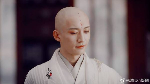 刘学义:这还不媚吗,媚是在骨子里,而不是妆造上
