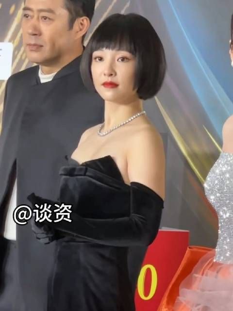 吴倩蘑菇头造型亮相优雅经典的造型