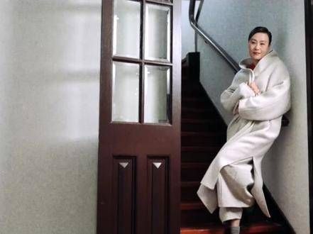 何家三代女性再次相聚,展现出了轻松自在的态度,享受着生活的宁静与美好!