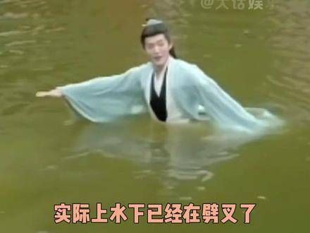 有些人外表看起来端庄优雅,实际上早已放飞自我了