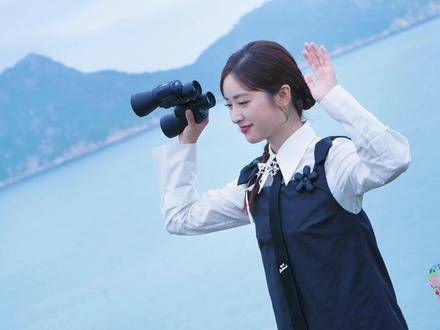 沈月的旷野想象,是对物质生活的拒绝,追求内心的爱与自由!