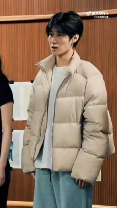 期待!粉丝也是不容易,剪出来这么些张真源,音乐剧专业的毕业大戏…