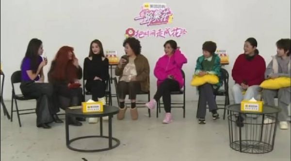 感觉向太在内涵张兰 六十几岁的女人创业失败,卖着蟑螂药