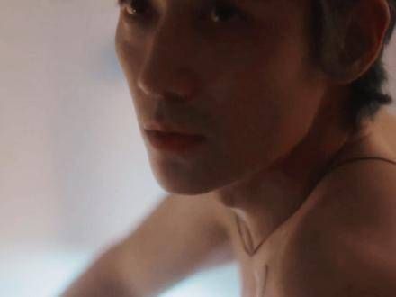 看着真是酸死了不过那女孩离开后…