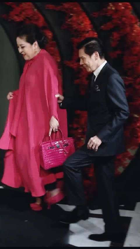 向太老公,向华强,儿子向佐,媳妇郭碧婷