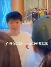 看把宝宝吓得不敢说话了 你不知道宝宝只喜欢听自己的话…