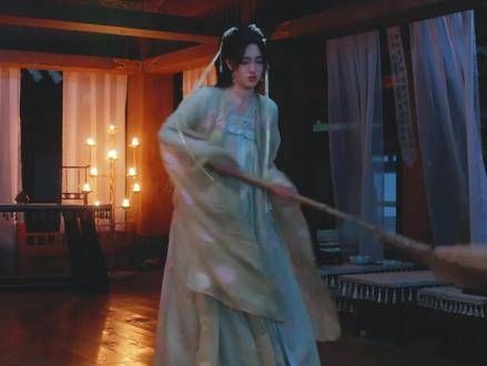 被罚打扫还被强吻,哪家千金如此不幸?红衣醉蒙眼吻 致命诱惑