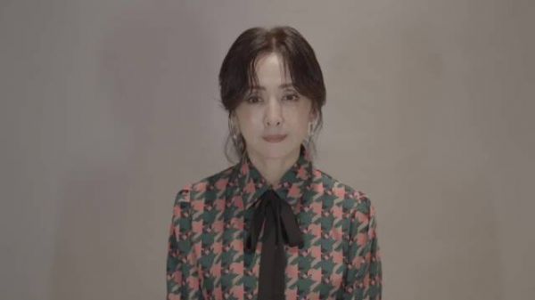 58岁齐藤由贵宣布离婚,婚后出轨已婚医生,婚外情长达14年