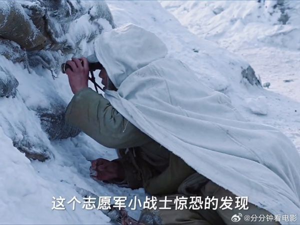 敌人藏在暗处放冷枪,小伙仅用一把勺子巧妙反击