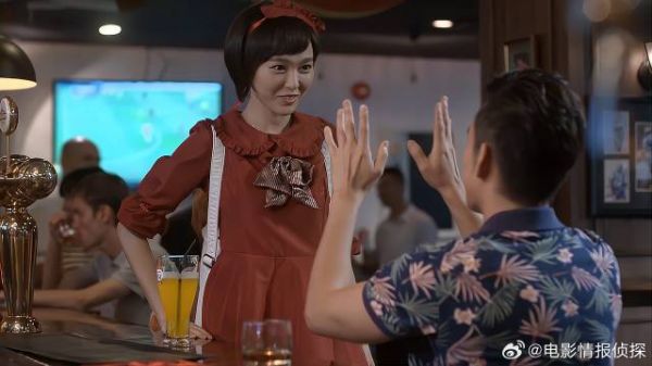 何以琛换风格,赵默笙立马换上红色女仆装,两人太逗