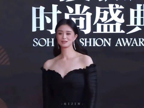 好美啊,从聊斋的蛇妖到天龙八部木婉清是小时候就惊艳到我的…