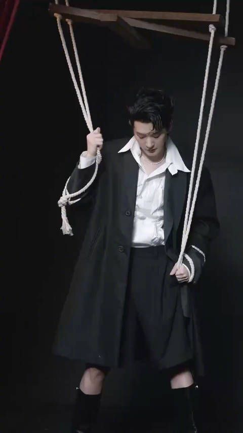 邓为平安夜新鲜视频,西装鲨也太帅气了吧,揭开面具那一下也太迷人了吧