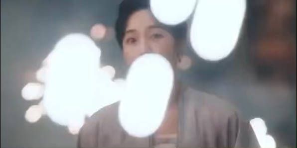 谁能懂白百何撑伞坐船出场的这一幕呀!