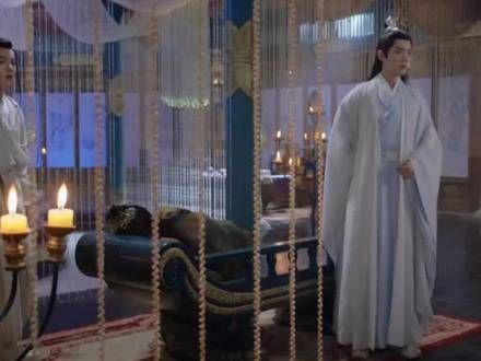 重明笑得停不下来,看到这场景真是搞笑 沉迷于美貌,哈哈…