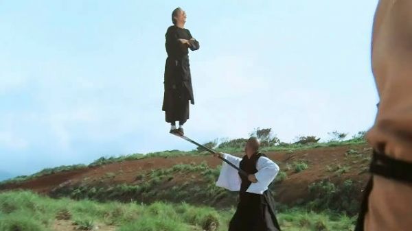 日本武僧带着百斤铁枪,前来挑战中原第一高手,结果完全不是对手!