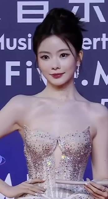 完全主宰着肆意人生的她,尽显独特魅力