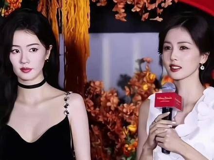 黑白双生花,见到自己的蜡像也会害羞呢!