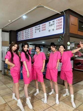 《itzy》的「EVERYBODY DANCE NOW」真是太棒了,让人忍不住跟着节奏舞动起来