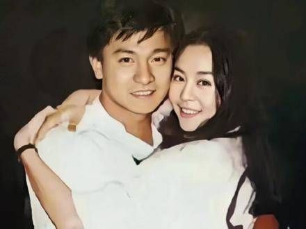 刘德华与初恋女友喻可欣热恋时期的旧照,她是刘德华唯一公开承认的女友