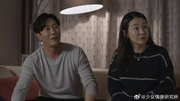 余晖老的太快,姐姐还是美女,他却已经成了老头