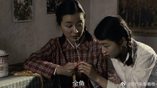 姑娘找闺蜜编金鱼,闺蜜瞬间姨母笑:有心上人了?