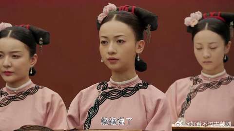 小宫女竟在紫禁城看帅哥,不过这几个宫女话太多了吧?