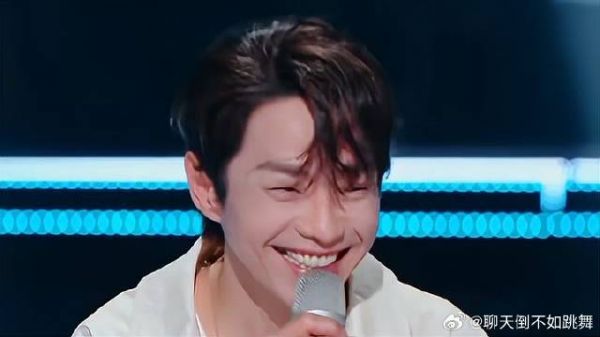 杨宗纬显眼包!自称是张栋梁粉丝,还参加过模仿大赛