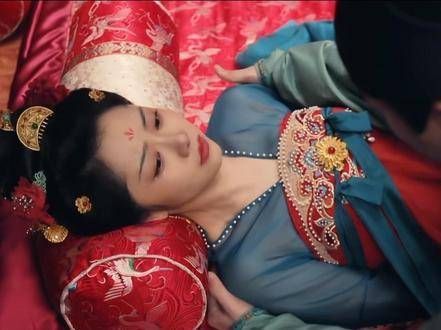 杨静澜和英英终于结束了多次波折,最终圆满成眷属,再也不用抢亲了…