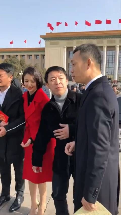 吴京、张译、黄渤、佟丽娅、周迅同框出席活动,这真是星光熠熠啊