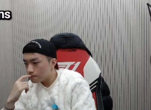 弹幕:第一次看到冠军皮肤的时候感觉怎么样?动摇了吗?