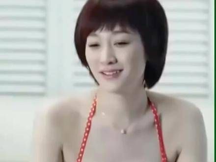 47岁的李小冉,如同人间水蜜桃,身材性感火辣,冷白皮肤宛如瓷娃娃…
